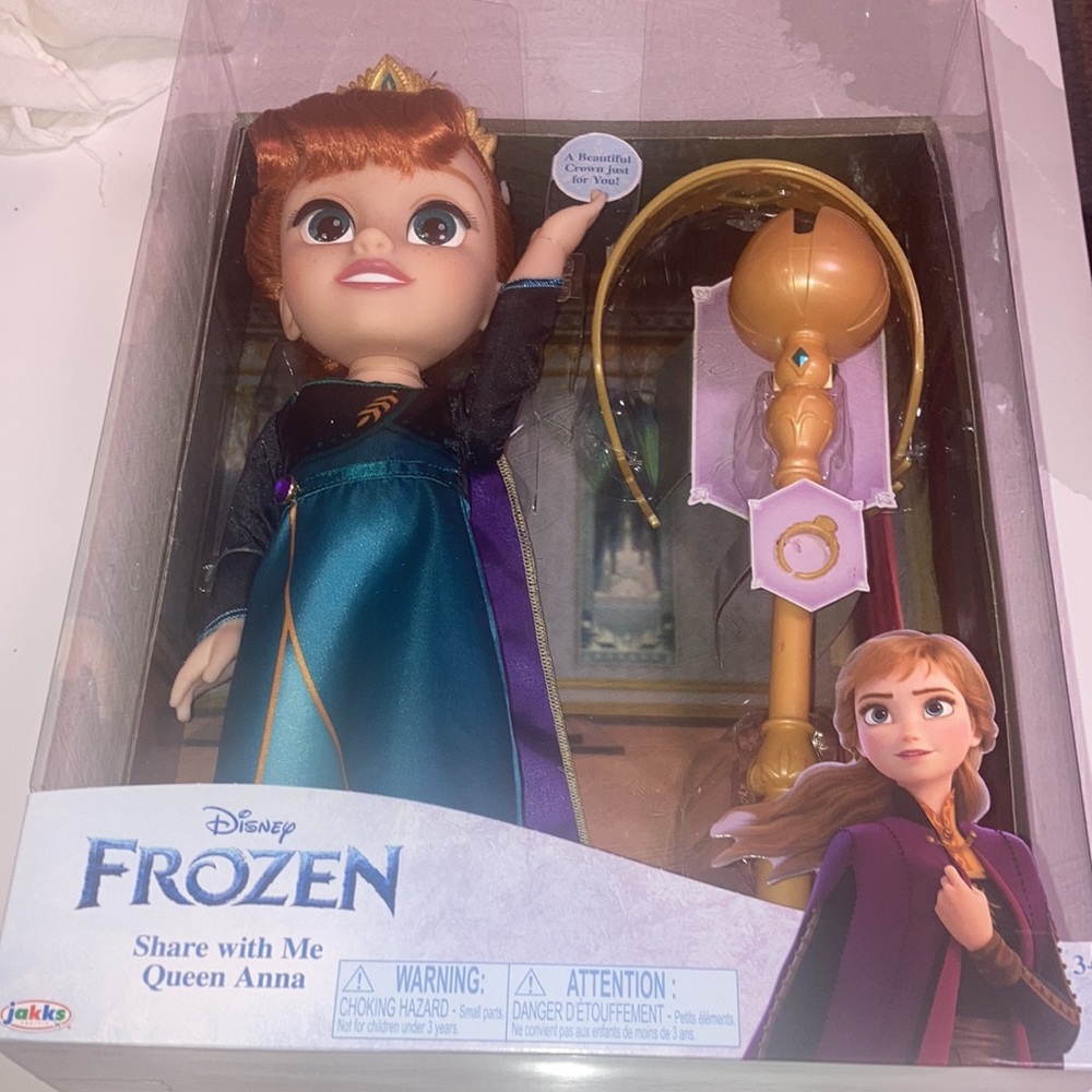 New in box Disney Frozen Share with Me Queen Anna - Picture 4 of 5